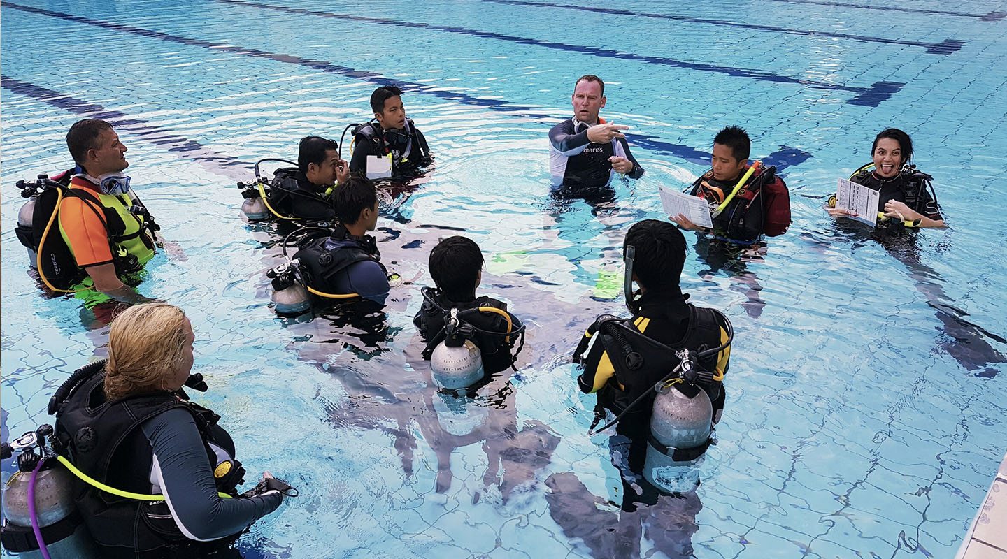 潜水教练课程水池